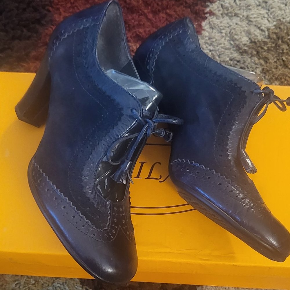 Shoes - Picture 3 of 6